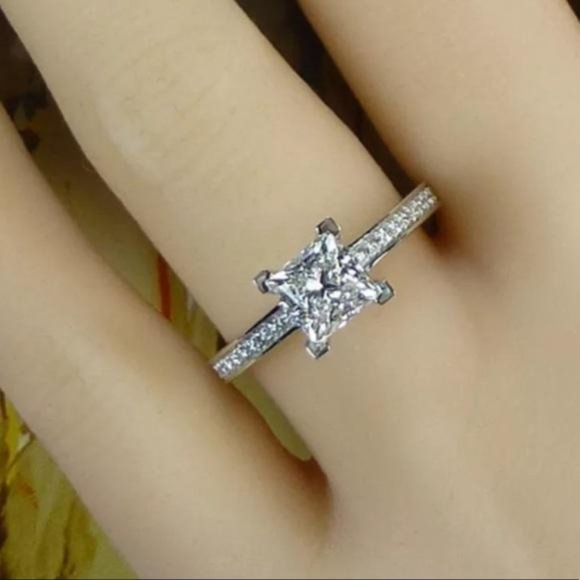 925 SILVER SQUARE DIAMOND ENGAGEMENT RING, CUTE RING, SHINY RING. - Picture 4 of 5